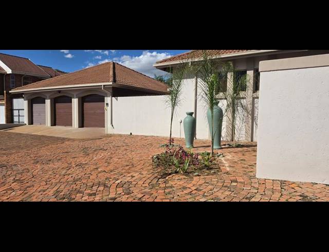 6 BEDROOM HOUSE FOR SALE IN WONDERBOOM